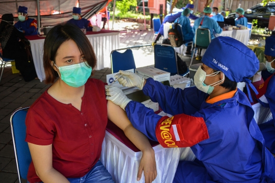 Padatnya Vaksinasi Covid-19 di Denpasar