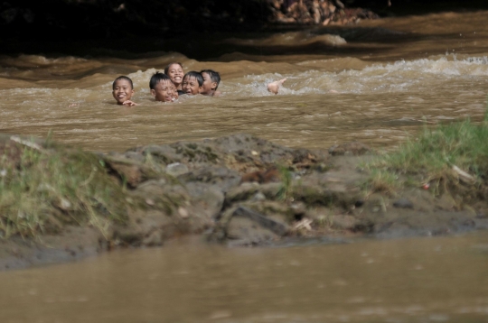 Libur Kecil di Kali Ciliwung
