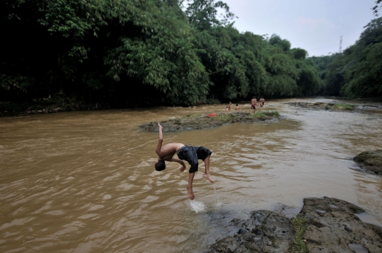 Libur Kecil di Kali Ciliwung