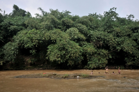Libur Kecil di Kali Ciliwung