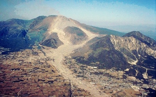 7 Letusan Gunung Berapi Terdahsyat dalam Sejarah, Termasuk Letusan Krakatau & Tambora