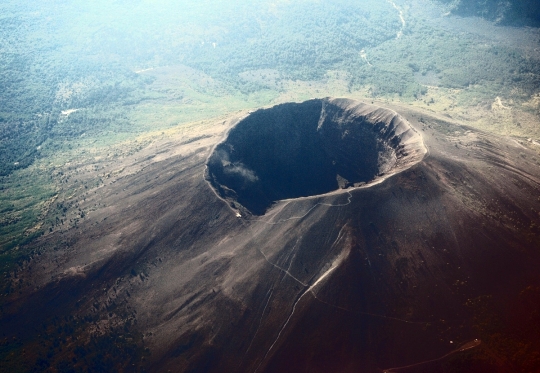 7 Letusan Gunung Berapi Terdahsyat dalam Sejarah, Termasuk Letusan Krakatau & Tambora