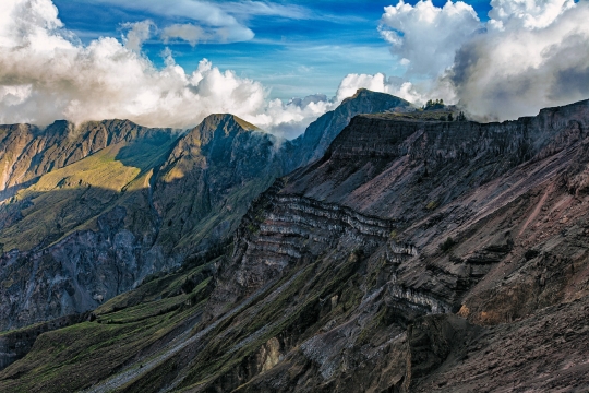 7 Letusan Gunung Berapi Terdahsyat dalam Sejarah, Termasuk Letusan Krakatau & Tambora