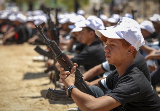 Cara Hamas Latih Remaja Palestina Bertempur