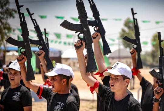 Cara Hamas Latih Remaja Palestina Bertempur