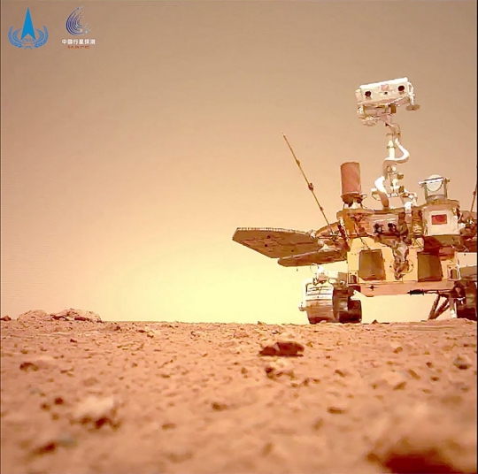 China Rilis Foto Terbaru Mars Lewat Robot Penjelajah Zhurong