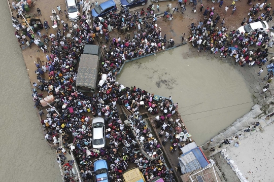 Warga Bangladesh Berbondong-bondong Hindari Lockdown