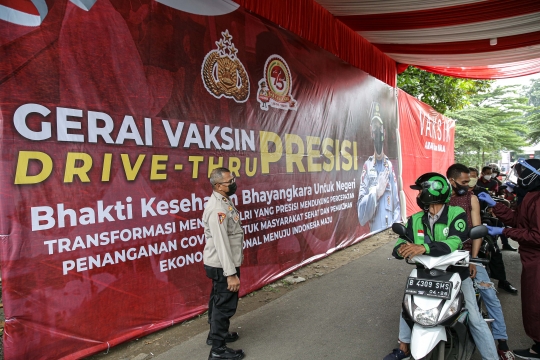 Vaksinasi Covid-19 Drive Thru di Mapolres Jaksel