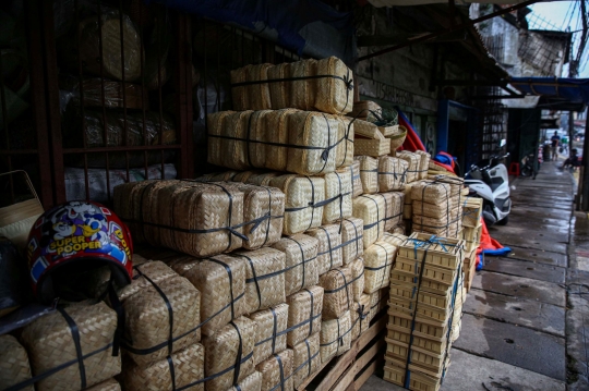 Jelang Idul Adha, Penjualan Besek Bambu Diharapkan Meningkat