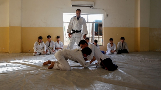 Semangat 3 Anak Penyandang Disabilitas di Irak Berlatih Jiu-Jitsu