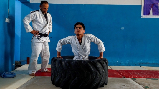 Semangat 3 Anak Penyandang Disabilitas di Irak Berlatih Jiu-Jitsu