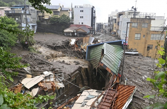 Penampakan Tanah Longsor Sapu Kota di Jepang, 20 Orang Hilang