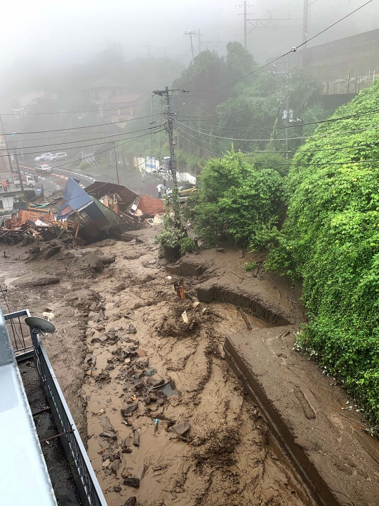 Penampakan Tanah Longsor Sapu Kota di Jepang, 20 Orang Hilang