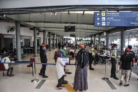 Vaksinasi Gratis Bagi Penumpang Kereta Jarak Jauh