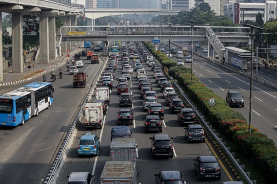 Kemacetan Tol Dalam Kota Akibat Penyekatan PPKM Darurat