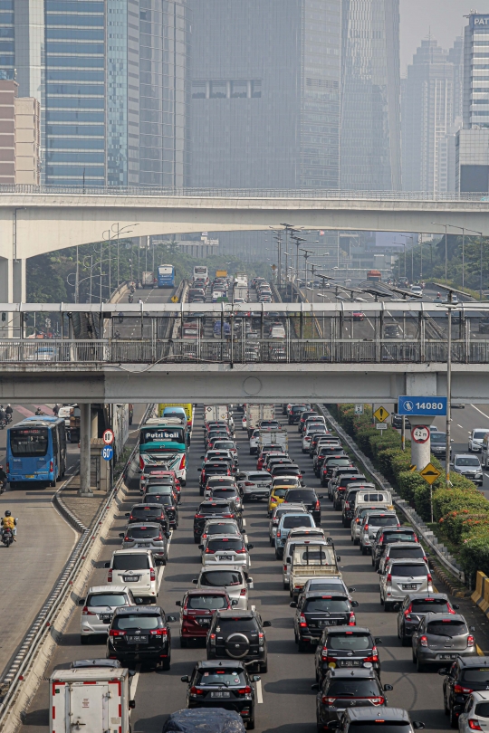 Kemacetan Tol Dalam Kota Akibat Penyekatan PPKM Darurat