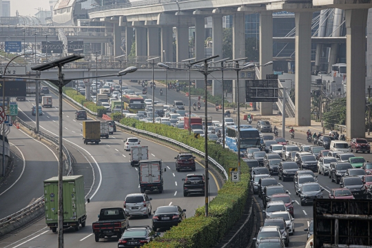 Kemacetan Tol Dalam Kota Akibat Penyekatan PPKM Darurat