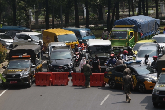 Penyekatan PPKM Darurat Mengakibatkan Kemacetan di Depok