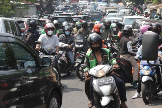 Penyekatan PPKM Darurat Mengakibatkan Kemacetan di Depok