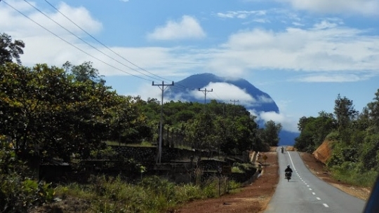 Bukit Kelam, Batu Monolit Terbesar di Dunia yang Kalah Pamor dari Uluru