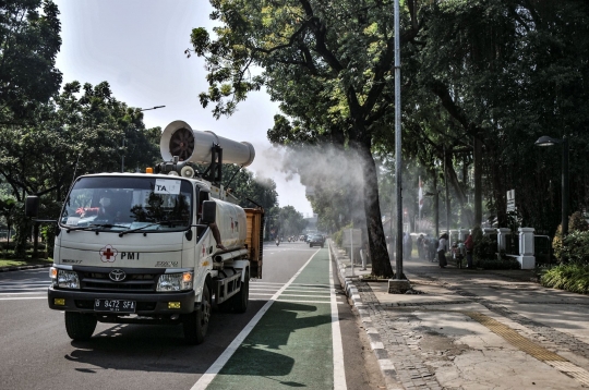 Penyemprotan Disinfektan Rutin PMI Saat PPKM Darurat