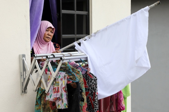 Warga Malaysia Kibarkan Bendera Putih Saat Mohon Bantuan di Masa Pandemi