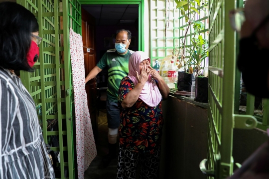 Warga Malaysia Kibarkan Bendera Putih Saat Mohon Bantuan di Masa Pandemi
