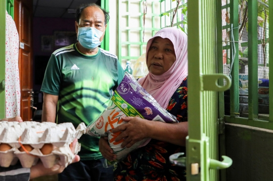 Warga Malaysia Kibarkan Bendera Putih Saat Mohon Bantuan di Masa Pandemi