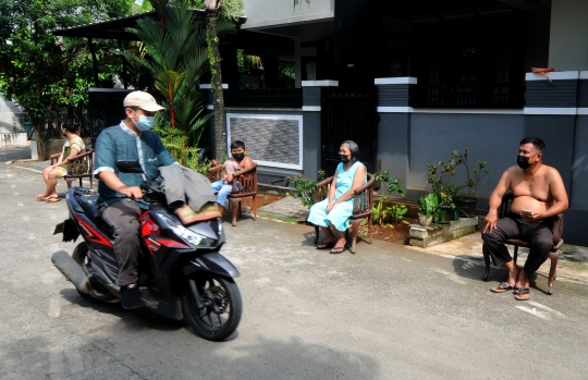 Warga Depok Tingkatkan Imun Tubuh dengan Berjemur