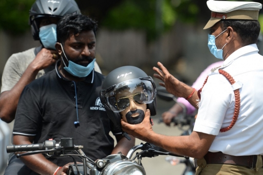 Seramnya Cara Polisi India Kampanye Keselamatan Berkendara