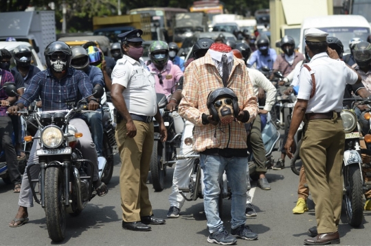 Seramnya Cara Polisi India Kampanye Keselamatan Berkendara