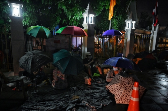 Ratusan Warga Thailand Antre Berjam-jam untuk Tes Covid-19