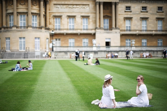 Serunya Piknik di Istana Buckingham