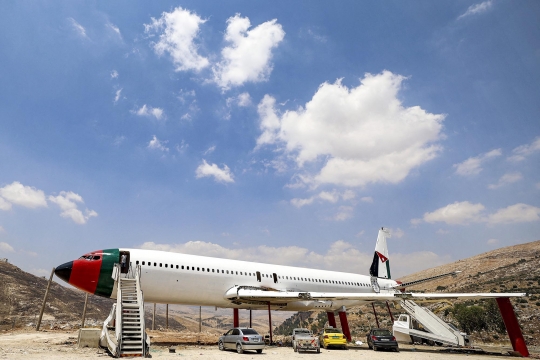 Pria Palestina Sulap Pesawat Boeing 707 Jadi Restoran
