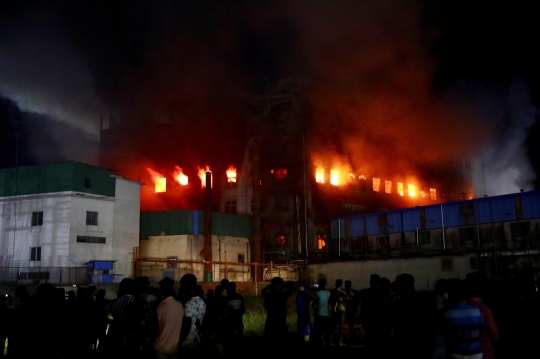 Tragis, 52 Tewas dalam Kebakaran Dahsyat di Pabrik Makanan Bangladesh