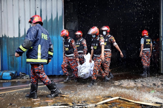 Tragis, 52 Tewas dalam Kebakaran Dahsyat di Pabrik Makanan Bangladesh