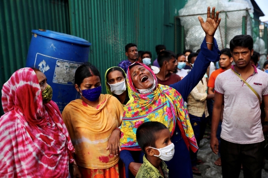 Tragis, 52 Tewas dalam Kebakaran Dahsyat di Pabrik Makanan Bangladesh