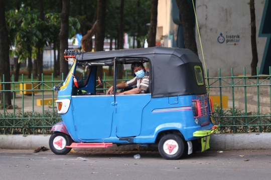 Nasib Sopir Bajaj di Tengah PPKM Darurat