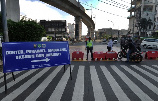 Penyekatan Jalan Fatmawati Selama PPKM Darurat