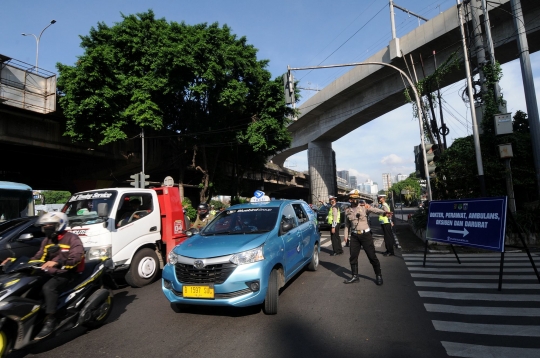 Penyekatan Jalan Fatmawati Selama PPKM Darurat