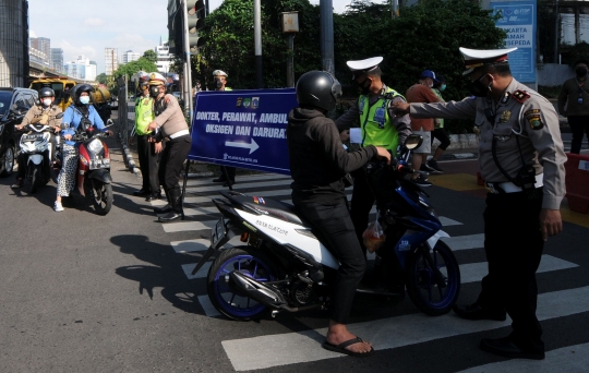 Penyekatan Jalan Fatmawati Selama PPKM Darurat