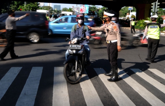 Penyekatan Jalan Fatmawati Selama PPKM Darurat