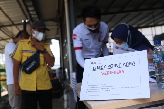 Penerapan STRP, Jumlah Penumpang KRL Turun 30 Persen