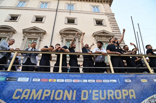 Ribuan Suporter Padati Pawai Juara Italia di Roma