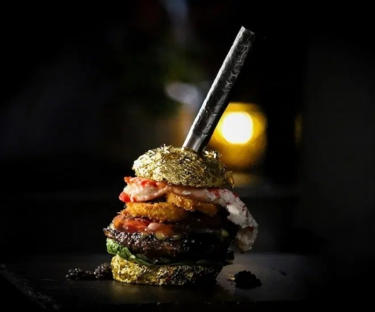 Penampakan Burger 5000 Euro dengan 11 Bahan Mewah yang Diklaim Termahal di Dunia