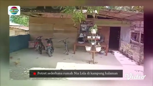 Sederhana dengan Dinding Kayu, Ini 5 Potret Rumah Nia Lida di Kampung Halaman