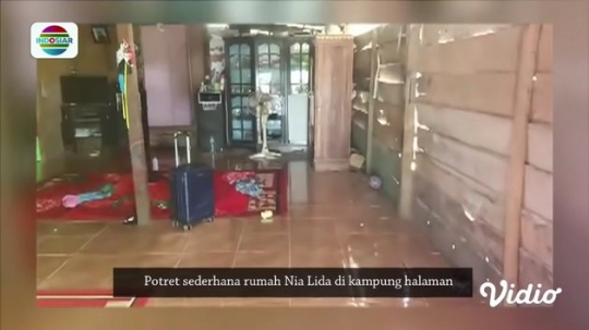 Sederhana dengan Dinding Kayu, Ini 5 Potret Rumah Nia Lida di Kampung Halaman