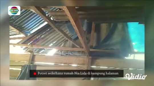 Sederhana dengan Dinding Kayu, Ini 5 Potret Rumah Nia Lida di Kampung Halaman