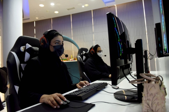 Melihat Para Gamer Wanita Arab Beraksi di Abu Dhabi