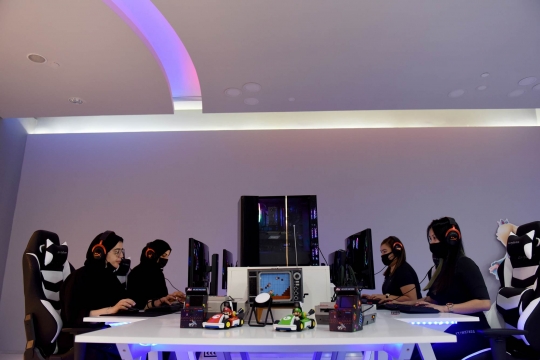 Melihat Para Gamer Wanita Arab Beraksi di Abu Dhabi